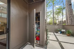 308 Litchfield Ln, Houston, TX 77024 - Photo 32