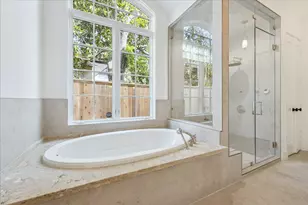 2330 Maroneal St, Houston, TX 77030 - Photo 20