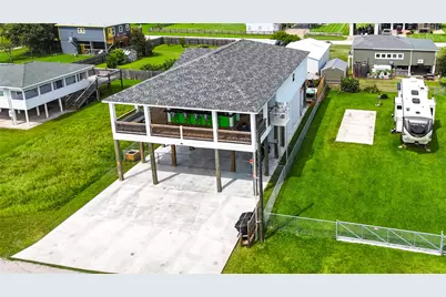 952 Sandollar, Crystal Beach, TX 77650 - Photo 4