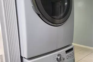 1016 E Tri Oaks Ln, Houston, TX 77043 - Photo 18