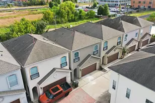 901 McKinney Park Ln, Houston, TX 77003 - Photo 24