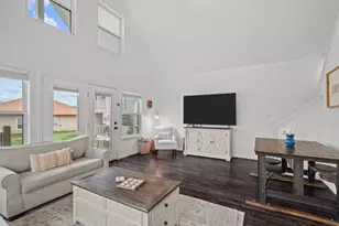 242 Debbie Ln, Dickinson, TX 77539 - Photo 10