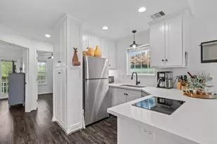 242 Debbie Ln, Dickinson, TX 77539 - Photo 12