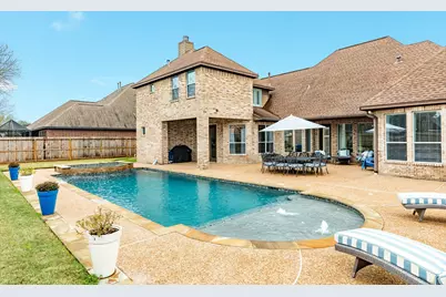 110 Spanish Oak Circle, Lake Jackson, TX 77566 - Photo 2