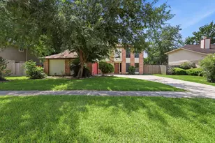 2315 Hampton Rd, League City, TX 77573 - Photo 2