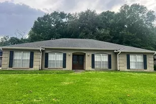 1365 Sheridan Ln, Beaumont, TX 77706 - Photo 2