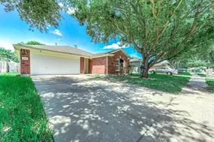 5922 James Pl, Houston, TX 77085 - Photo 2