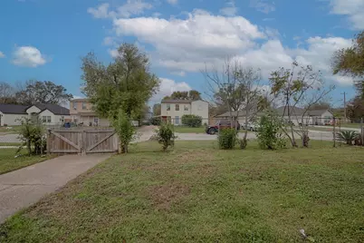 1211 1st Avenue N, Texas City, TX 77590 - Photo 4