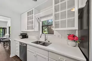 9400 Doliver Dr, Houston, TX 77063 - Photo 16