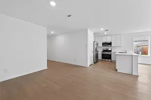 216 Amy St, Angleton, TX 77515 - Photo 10