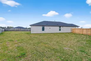 216 Amy St, Angleton, TX 77515 - Photo 38