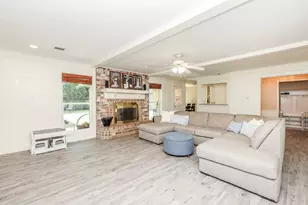 13706 Darrington Ln, Houston, TX 77069 - Photo 4