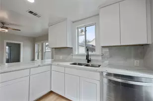 615 Pacific St, Houston, TX 77006 - Photo 8