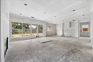 1335 Gardenia Dr, Houston, TX 77018 - Photo 6