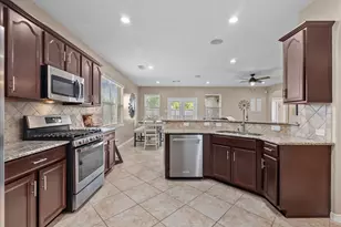 2875 Torano Cir, League City, TX 77573 - Photo 10