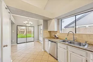 3115 Southdown Dr, Pearland, TX 77584 - Photo 10