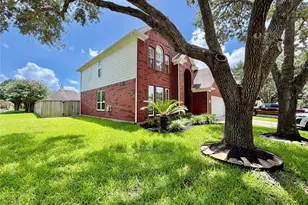 7426 Maple Run Dr, Sugar Land, TX 77479 - Photo 2