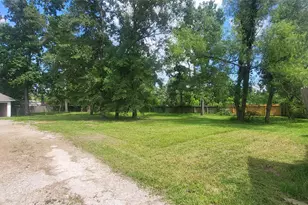 16711 Lake Cir, Conroe, TX 77302 - Photo 18