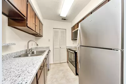9433 Pagewood Ln, Houston, TX 77063 - Photo 14