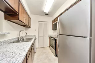 9433 Pagewood Ln, Houston, TX 77063 - Photo 14