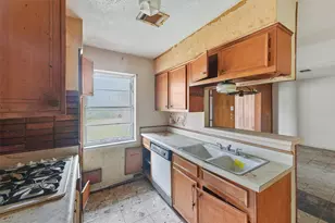 5207 Madden Ln, Houston, TX 77048 - Photo 12