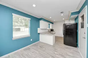 5815 Effingham Dr, Houston, TX 77035 - Photo 10