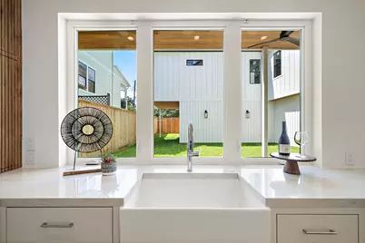 408 Pecore Street, Houston, TX 77009 - Photo 10