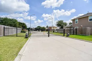 12206 Heather Flower Ln, Houston, TX 77014 - Photo 30
