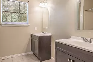 2401 Sycamore Ave, Huntsville, TX 77340 - Photo 16