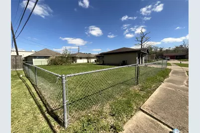 8103 Royalwood Drive, Houston, TX 77049 - Photo 6