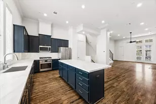 2733 Cortlandt St, Houston, TX 77008 - Photo 4