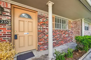 235 W Tri Oaks Ln, Houston, TX 77043 - Photo 2