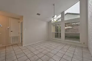 2011 Creek Valley Ln, Sugar Land, TX 77478 - Photo 6