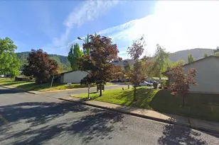 1465 NE 10th St, Other, OR 97526 - Photo 6