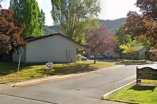 1465 NE 10th St, Other, OR 97526 - Photo 2