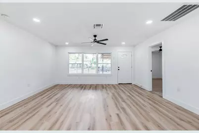 8658 Sonneville Drive, Houston, TX 77080 - Photo 6