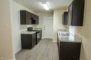 909 Ember Wood Ct, La Marque, TX 77568 - Photo 2