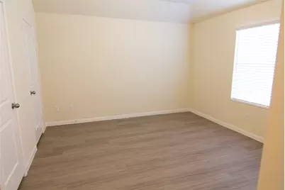 909 Ember Wood Court, La Marque, TX 77568 - Photo 6