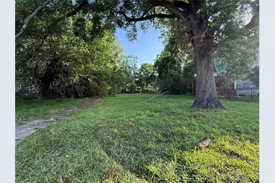5307 Willow Glen Drive, Houston, TX 77033 - Photo 4