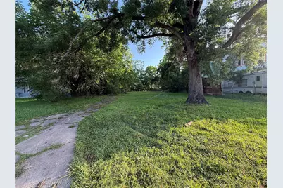 5307 Willow Glen Drive, Houston, TX 77033 - Photo 12