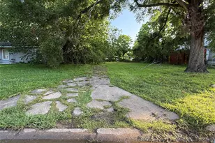 5307 Willow Glen Dr, Houston, TX 77033 - Photo 2