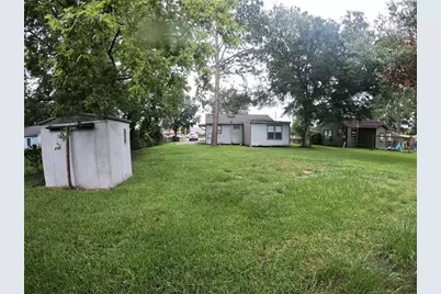 708 S Gray Avenue, West Columbia, TX 77486 - Photo 2