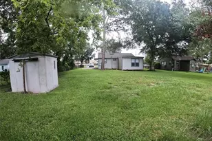 708 S Gray Ave, West Columbia, TX 77486 - Photo 2