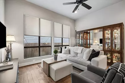 2410 Couch Street, Houston, TX 77008 - Photo 2