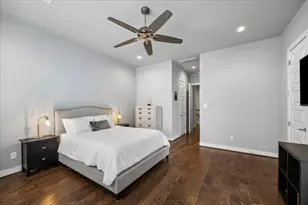 2410 Couch St, Houston, TX 77008 - Photo 10