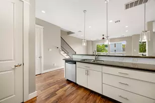 1107 Studer St, Houston, TX 77007 - Photo 12