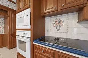1010 Mill Valley Dr, Sugar Land, TX 77498 - Photo 24