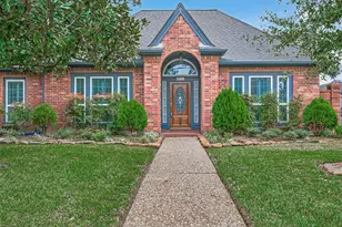 1010 Mill Valley Dr, Sugar Land, TX 77498 - Photo 4