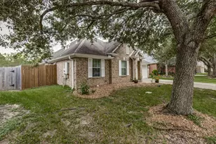 2131 Lakewind Ln, League City, TX 77573 - Photo 4