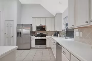 2131 Lakewind Ln, League City, TX 77573 - Photo 10